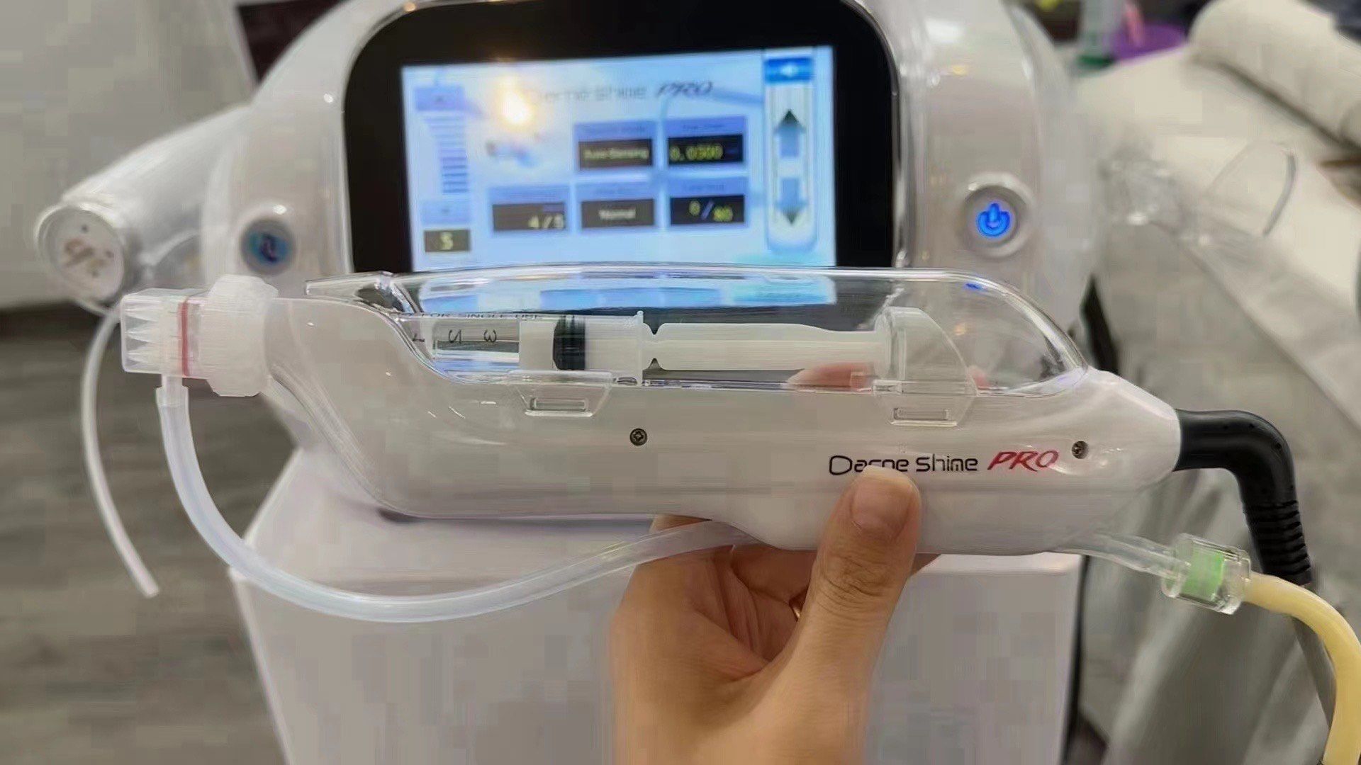 德玛莎四代 :黄金射频微针 负压水光针的