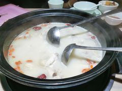 胡椒猪肚鸡-探窝·竹笙椰子鸡(杨箕店)