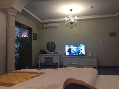 房间超大，就是设施少。-御林汤泉
