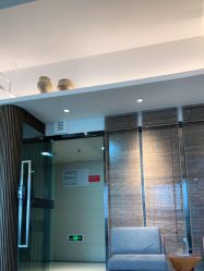 -C-18 SALON