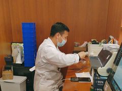 -无奔眼镜·蔡司·依视路授权店(马家堡店)