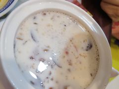 冰糖雪耳桃胶奶-广信牛奶甜品世家(台东店)