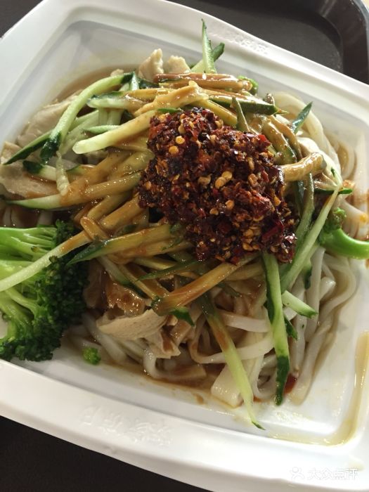 魏家凉皮(通州潞河店)麻酱黑米凉皮图片 - 第1张