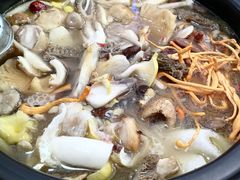-菌之家·专业纯野生菌火锅·特色炒菌