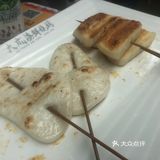 不愧是老牌的大成烧烤晚上坐满了