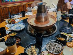 -果松木炭酸菜铜火锅·外婆参鸡汤