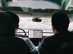 -TESLA 特斯拉(上海太古汇体验店)
