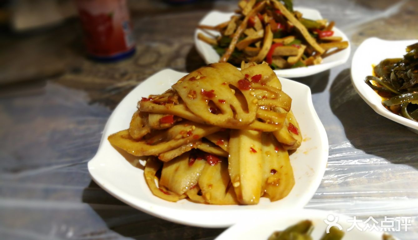 对于重口味的我来说，觉得少了点啥！藕片吃在嘴里太生了