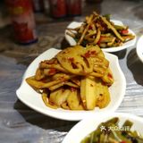 对于重口味的我来说，觉得少了点啥！藕片吃在嘴里太生了