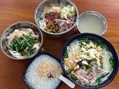 -鸿浩扒猪脚米线