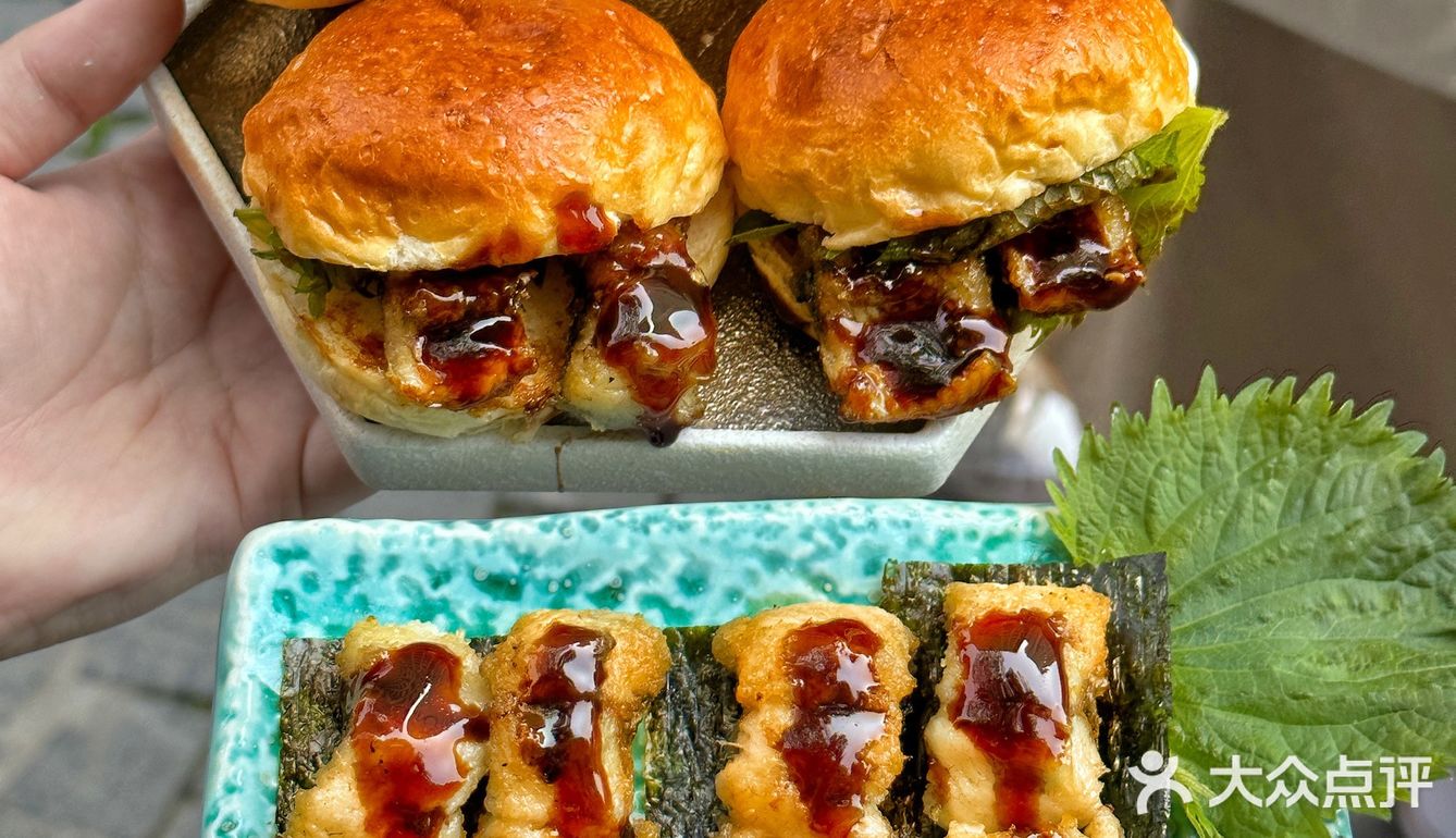 武汉！！鳗鱼饭，鳗鱼小汉堡🍔吼吼吃！！！