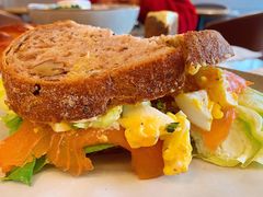 烟熏三文鱼鸡蛋沙拉三明治-wagas(暖山店)