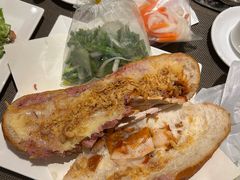 -Bánh Mì Huynh Hoa