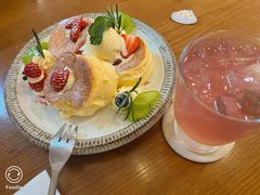 草莓芭菲舒芙蕾松饼-山由之cafe&meal(小寨店)
