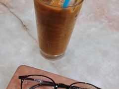 -美式眼镜·授权蔡司.依视路.尼康.豪雅.明月(人民广场店)