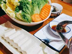 -野山舂·贵州现舂酸汤火锅(鸿通城店)