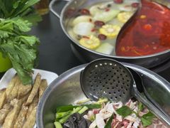 -周良天山牛杂城(天山路总店)