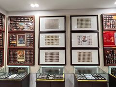 -毛泽东像章珍藏馆