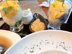 -Chom Cafe and Restaurant