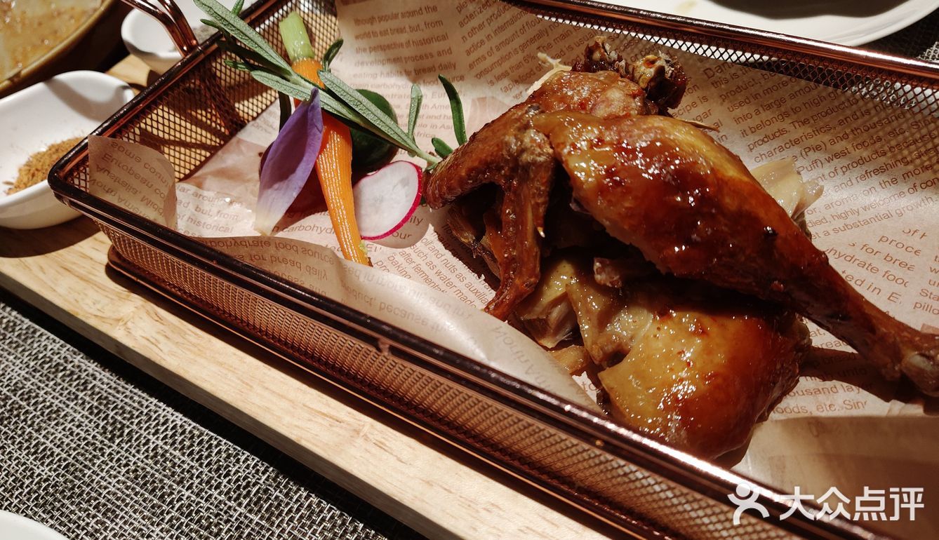 这道我不推荐。白玉贝口感很劲道，锻炼咬肌