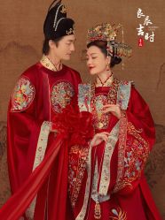 -现代经典婚纱摄影