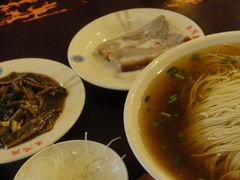 焖蹄鳝糊面-朱鸿兴面馆(镇湖店)