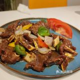 「山海味•中餐厅」地址挺好找的，在阶梯上面