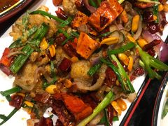 -虾弄弄海派小龙虾·牛羊蝎子火锅