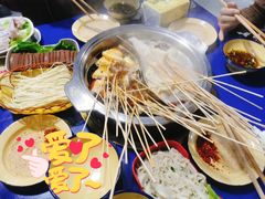 鸳鸯锅底-马路边边·成都串串(翠柏路店)