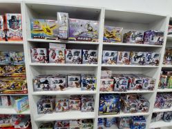-逝水玩具折扣店