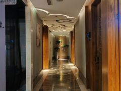 -新盈光·云会所(百丈东路店)