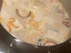 -尚尚仙·酸汤猪手·猪肚鸡火锅(华联万柳购物中心店)