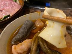 -渝嘴小老弟老火锅(华新村店)