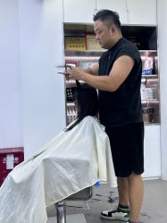 -首脑美发沙龙