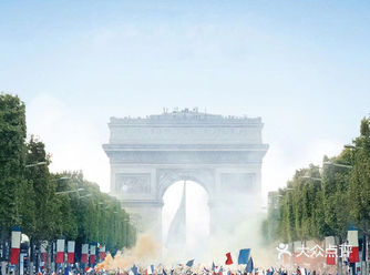 何其应景。开头香榭丽舍盛世狂欢的庆祝场面