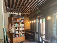 -星巴克(西藏路店)