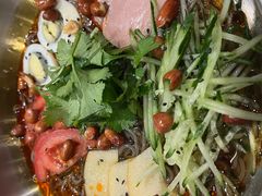 -山野的朋友露营炭火烤肉