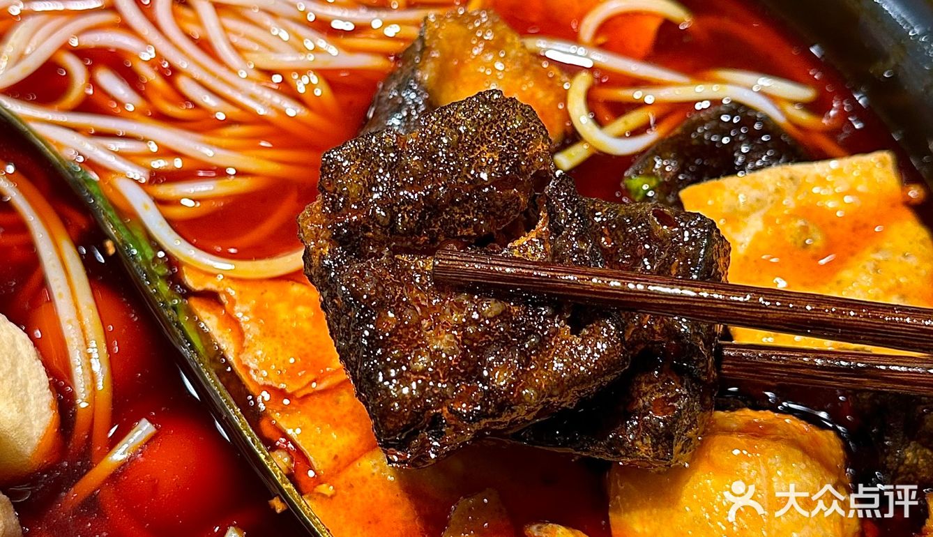 去解放碑一定要吃的螺蛳粉火锅！好吃死了！！！