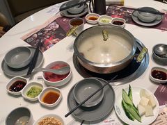 -洪氏嗨捞·广东猪肚鸡·椰子鸡火锅(西咸万象城店)