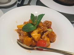 椰果菠萝咕噜肉-闻见中国海南菜(K11店)