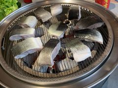 -围炉肉舍•炭烤活鳗•丹东海鲜烤肉(步行街店)