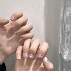 -花岐款式专研健康美甲沙龙