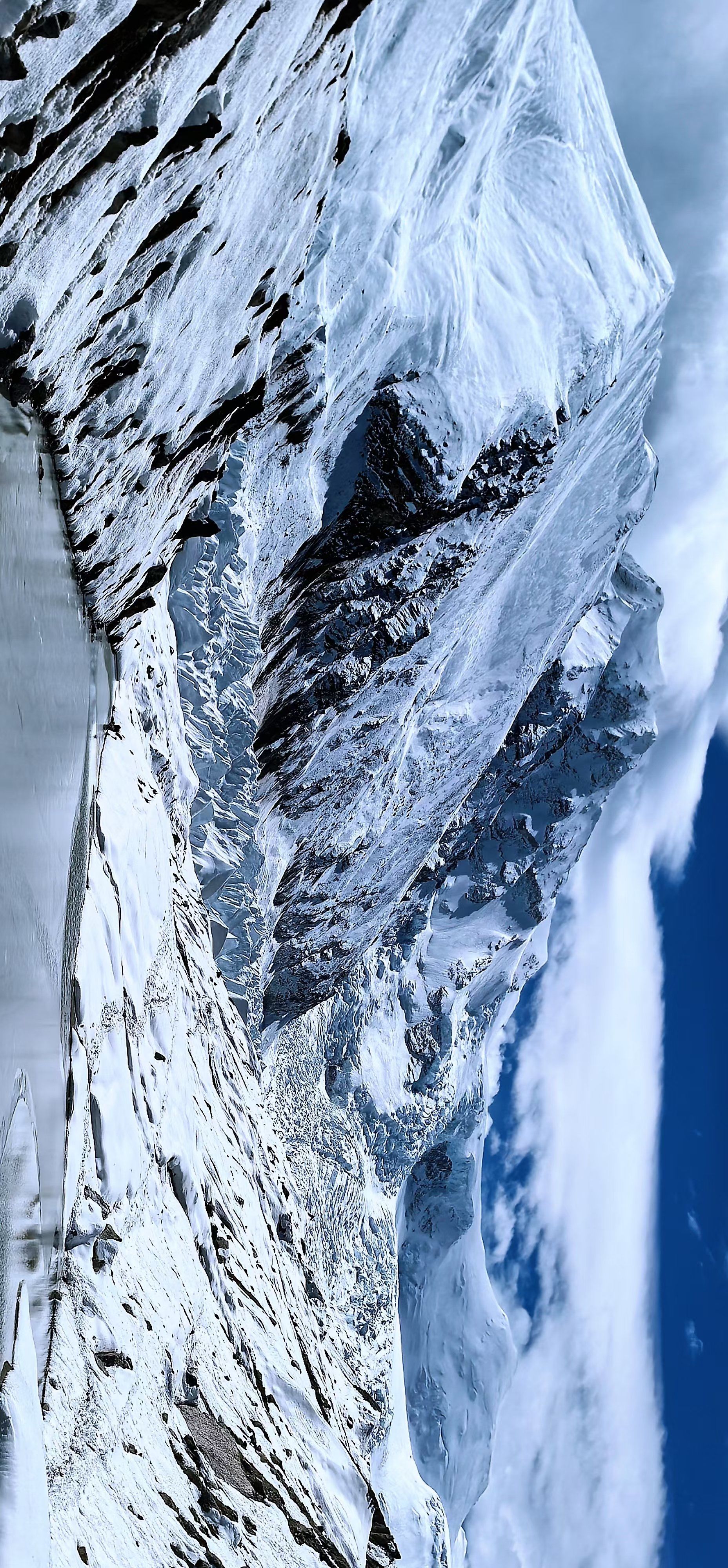0元玩转这座城《雪山日落》
 
夕阳轻吻雪山巅,
金芒万道刺