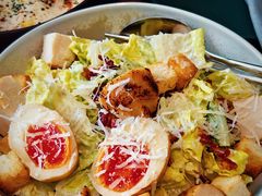 凯撒鸡肉沙拉配腌渍溏心蛋-Laures·月桂西班牙碳烤餐厅(十尚坊店)