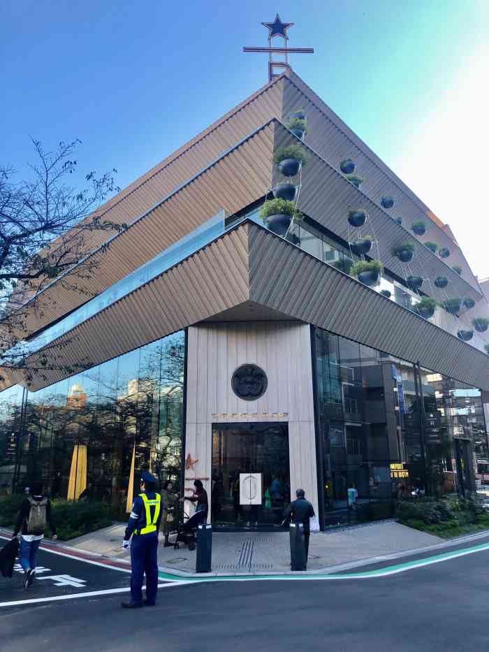 starbucks reserve roastery(东京店)-"冬季水果调酒特饮,长得非常