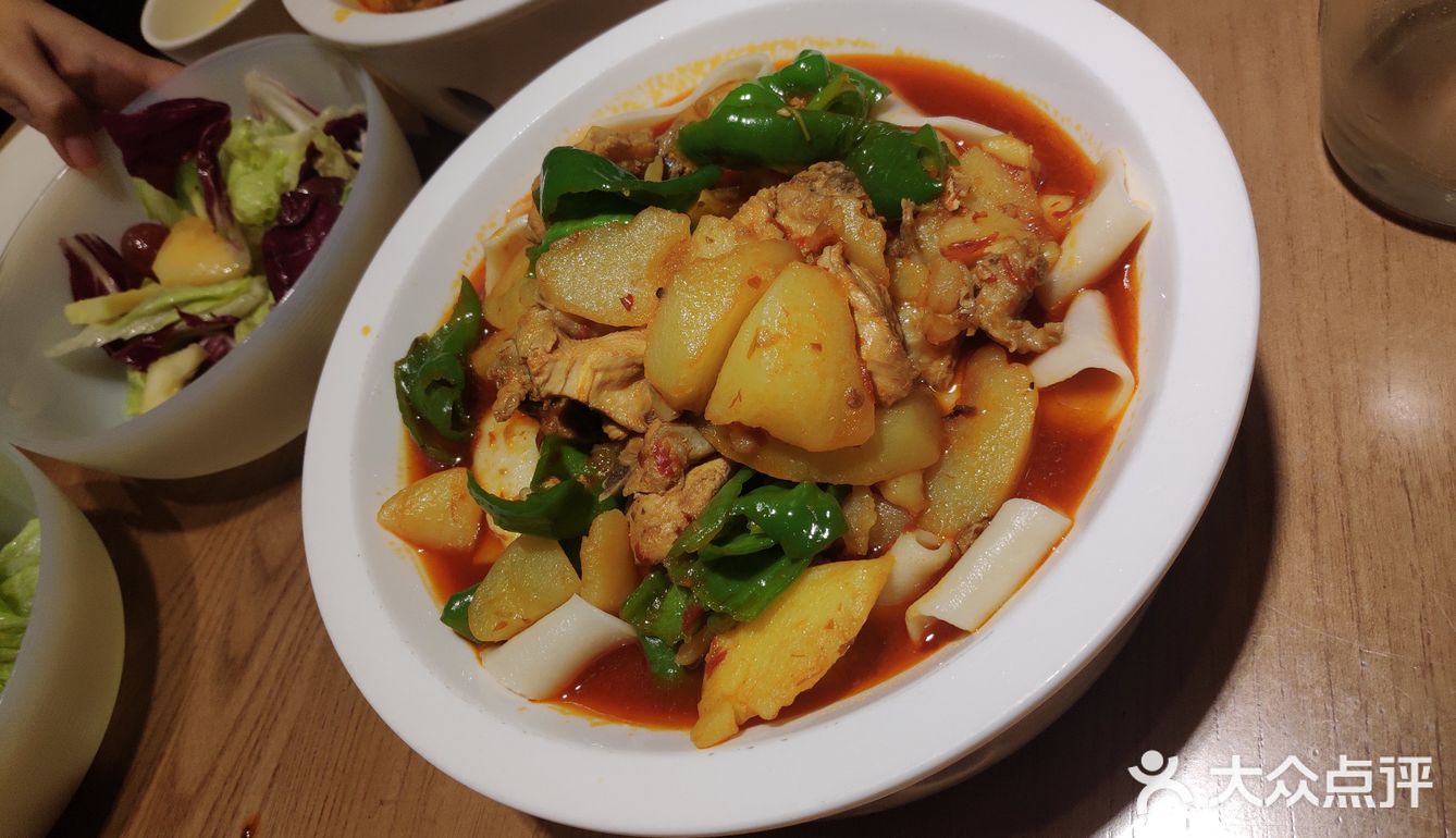 非常好找，门口的大小鼓可以去敲敲