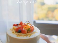 黄樱桃蓝莓奶油蛋糕-black rainbow coffee