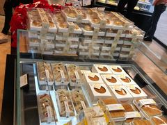 面包甜点陈列柜-皇冠幸福里动物奶油生日蛋糕(万达店)