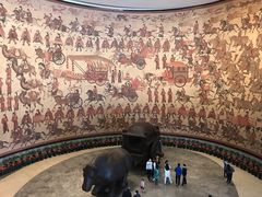 进门处的北魏贵胄出行图-大同市博物馆