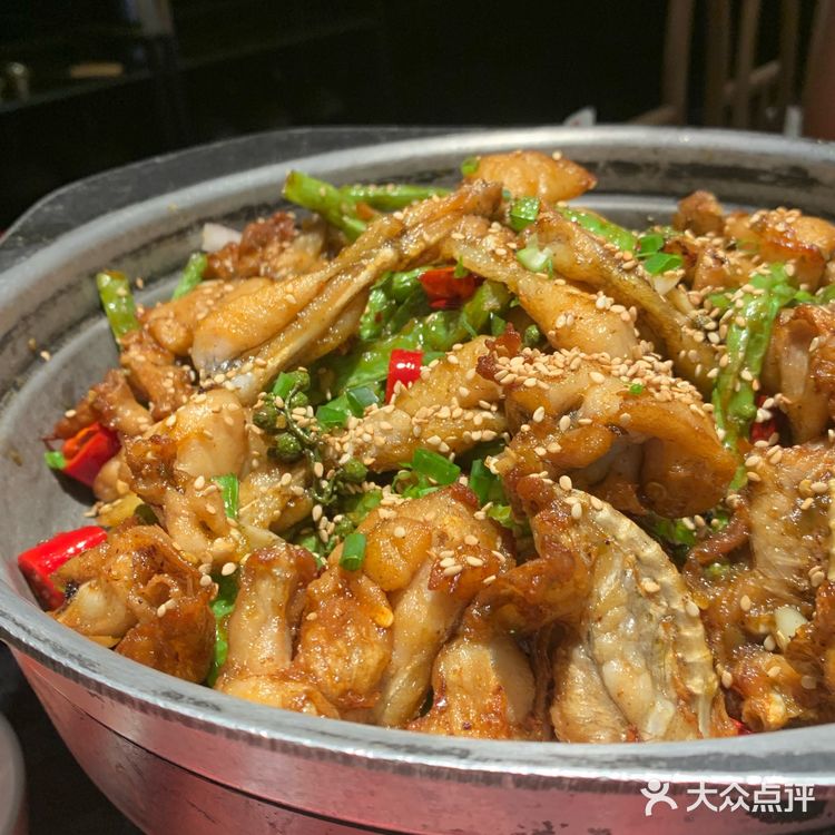 吃蛙锅还送毛巾[点赞]